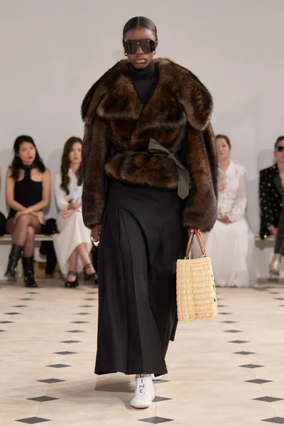 Look 30